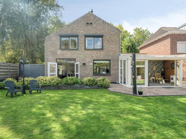 Bisschop de Vetplein 12, Gilze
