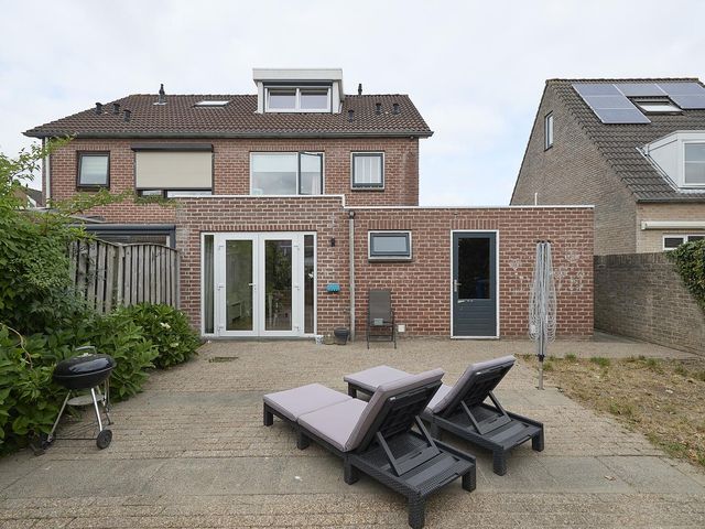 Jan van Eyckstraat 43, Axel