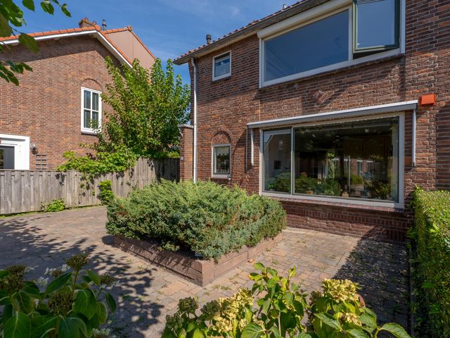 Julianastraat 11, Rhoon