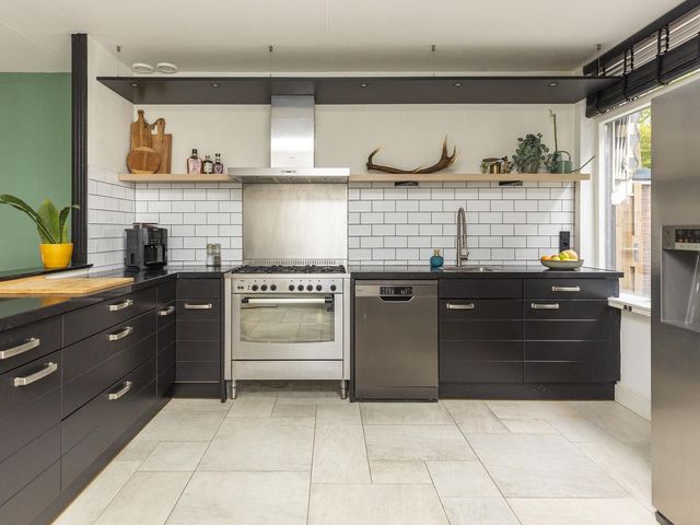 Bark 76, Barendrecht