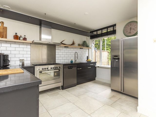 Bark 76, Barendrecht