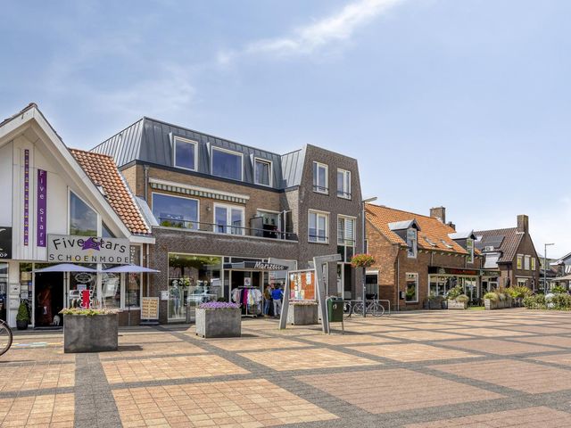 Julianaplein 4c, Zetten