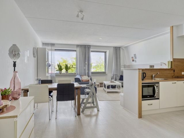 Julianaplein 4c, Zetten