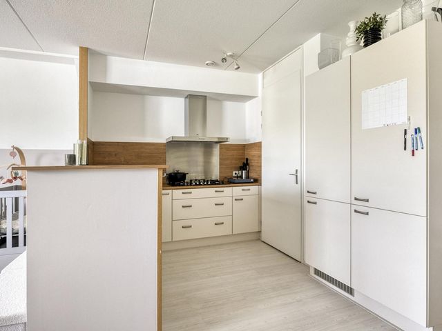 Julianaplein 4c, Zetten