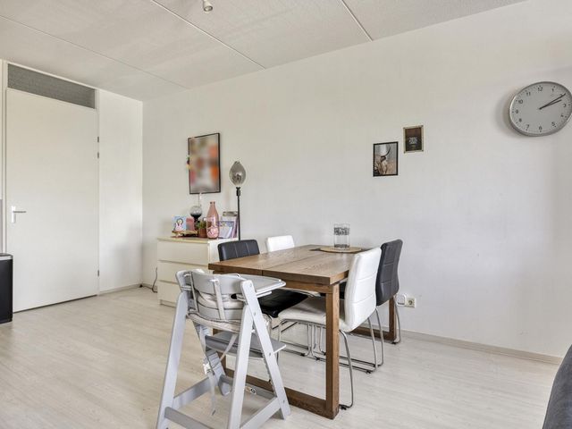Julianaplein 4c, Zetten