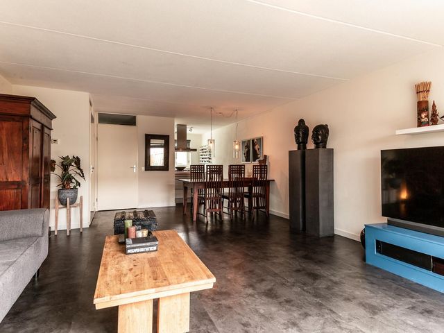 Corsicastraat 11, Almere
