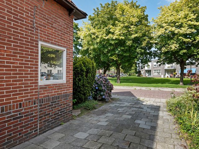 IJsbaanlaan 9, Oude Pekela