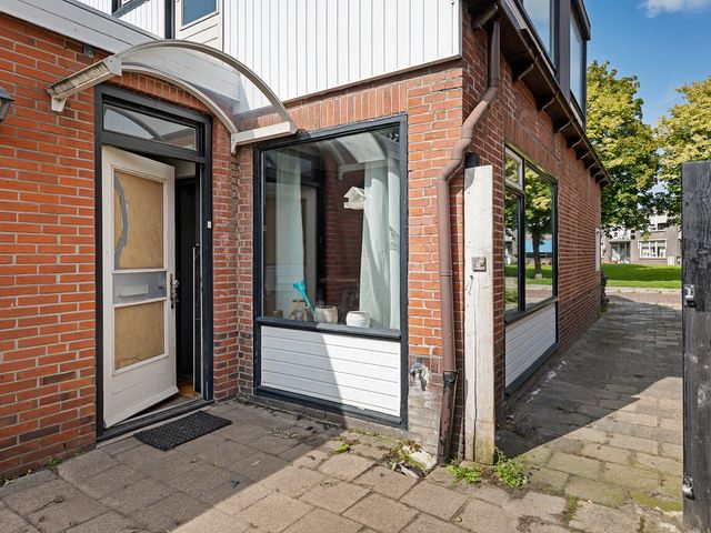 IJsbaanlaan 9, Oude Pekela