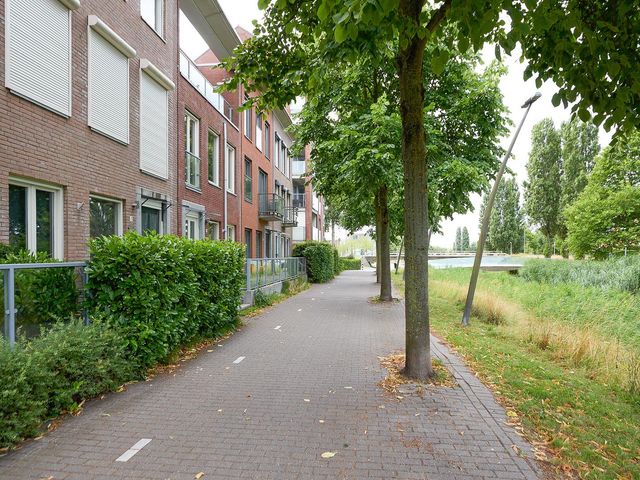 Nabuccosingel 1, Nieuw-Vennep