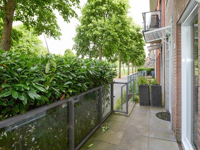 Nabuccosingel 1, Nieuw-Vennep