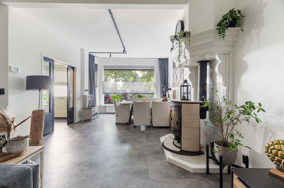 Damstraat 12A
