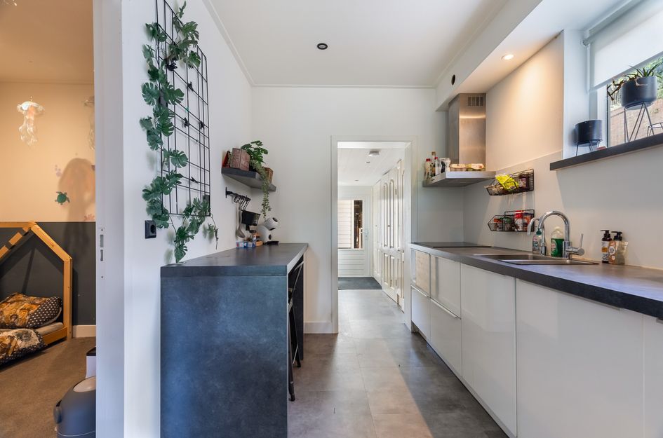 Damstraat 12A