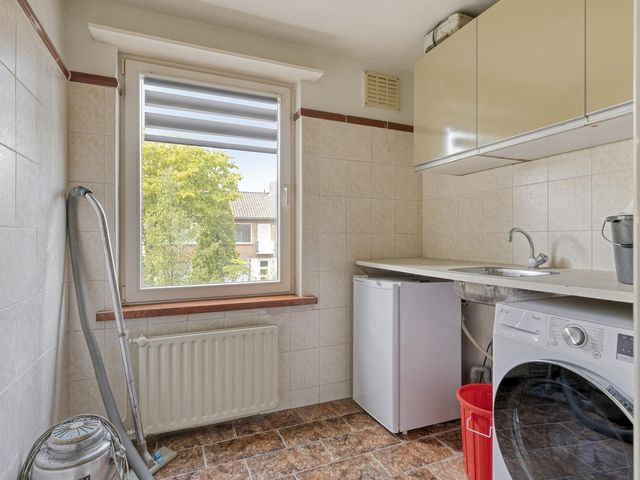 Beneluxlaan 18, Tilburg