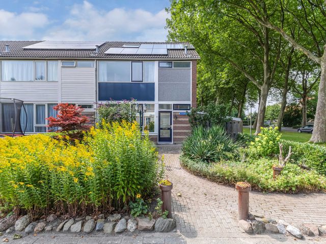 Vrouwenzand 2, Emmeloord