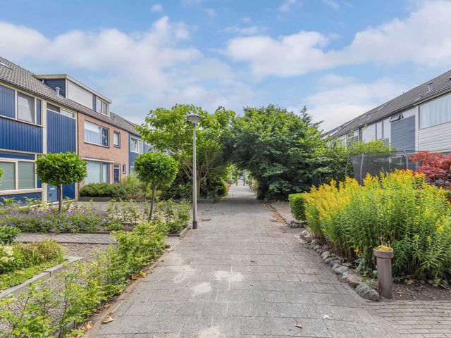 Vrouwenzand 2, Emmeloord