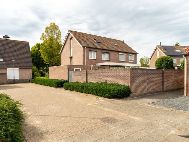 Roek 23, Sprang-Capelle