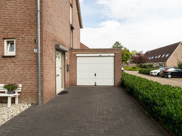 Roek 23, Sprang-Capelle
