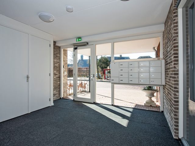 Rijssenseweg 8b, Enter