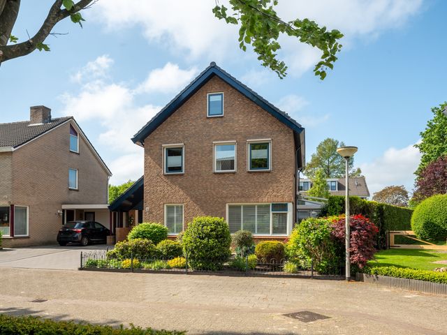 Ermontstraat 20, Wierden