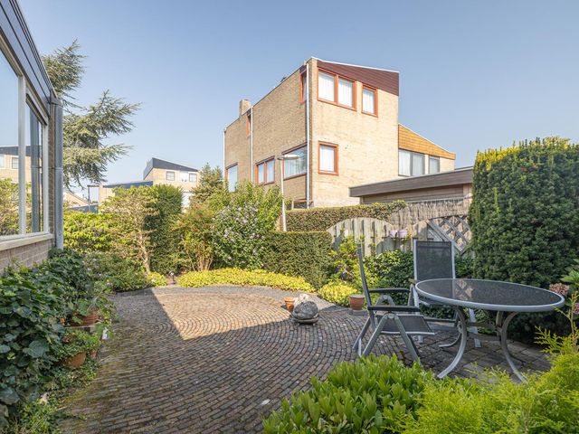 Zwaluwplein 16, Bergschenhoek