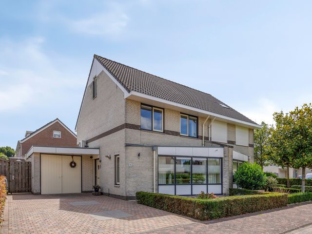 Uithof 16, Wijk En Aalburg