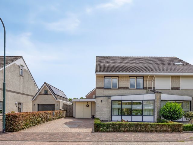 Uithof 16, Wijk En Aalburg