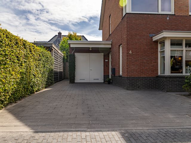Aurelia 4, Holten