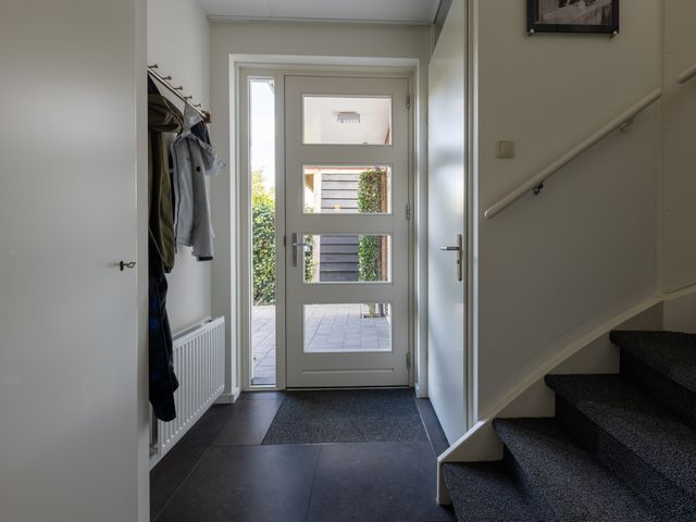 Aurelia 4, Holten
