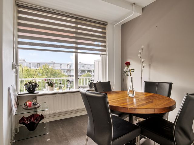 Volendamlaan 899, Den Haag