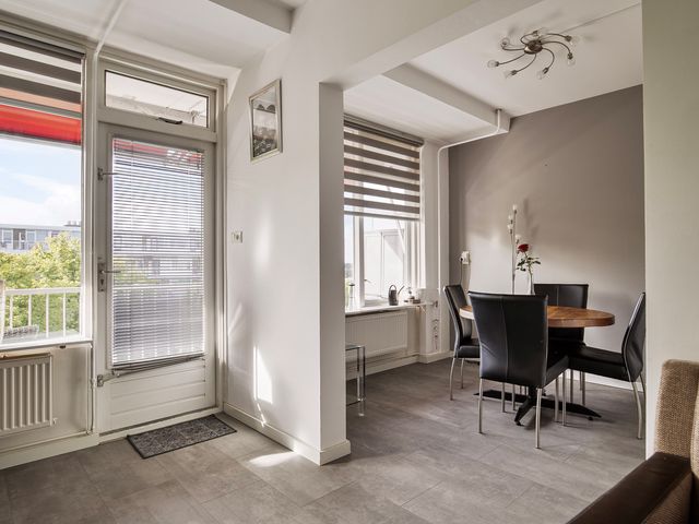 Volendamlaan 899, Den Haag