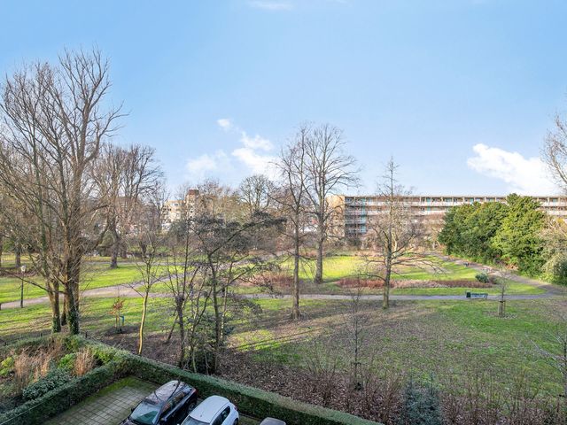 Volendamlaan 899, Den Haag