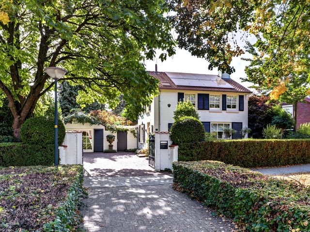 Julianaplein 15, Bladel