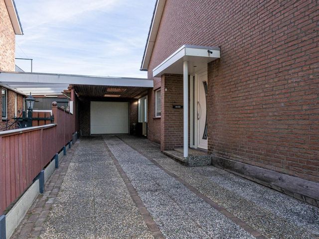 Bottelroosstraat 6, Bakel