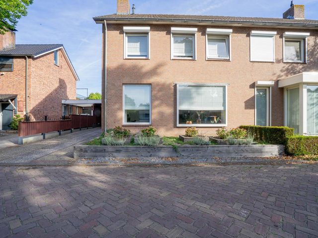 Bottelroosstraat 6, Bakel