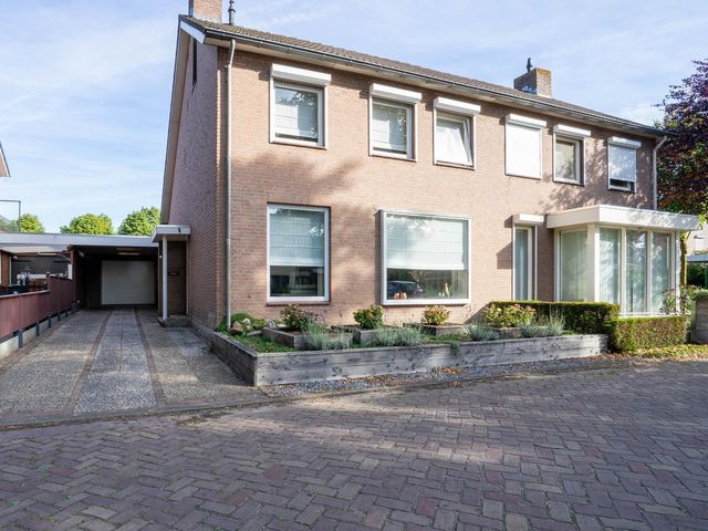 Bottelroosstraat 6, Bakel