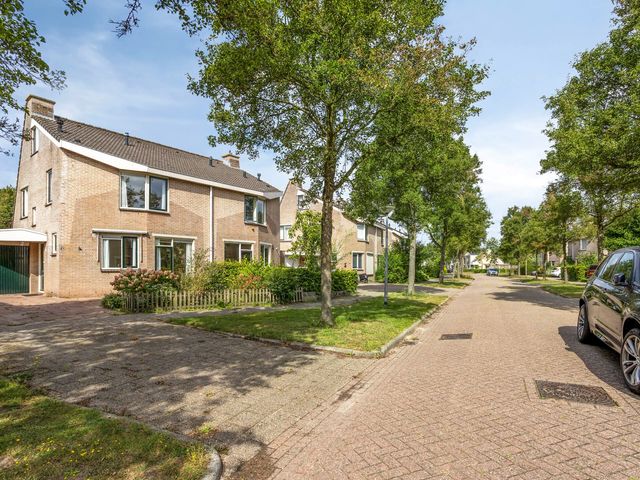 Hazeleger 62, Zeewolde