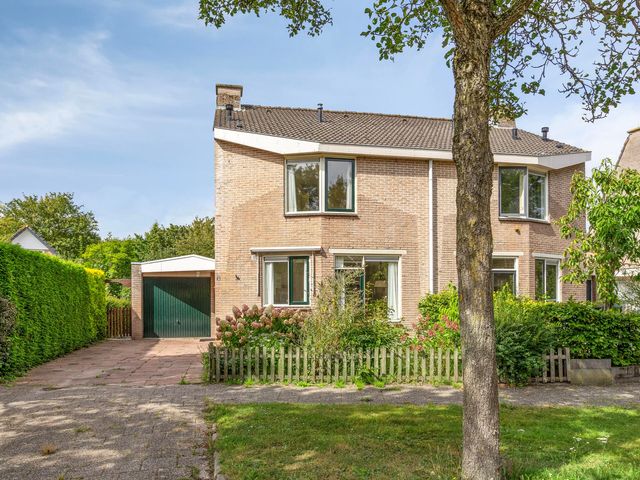 Hazeleger 62, Zeewolde