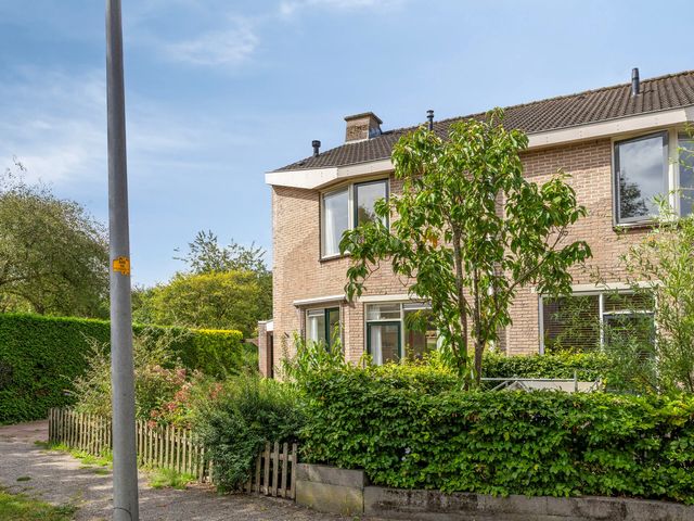 Hazeleger 62, Zeewolde