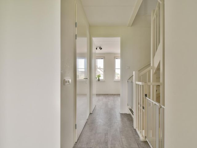 Bijenkorf 5, Moordrecht