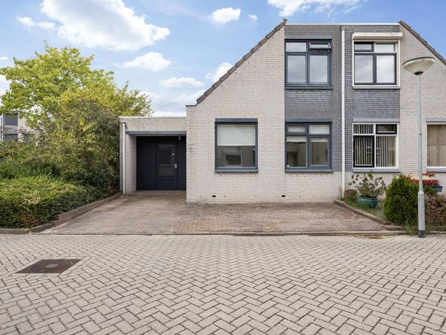 Johanna Naber-erf 188, Dordrecht