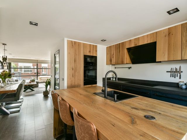 Lindholm 182, Hoofddorp