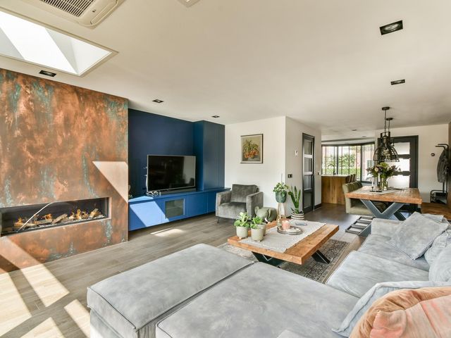 Lindholm 182, Hoofddorp