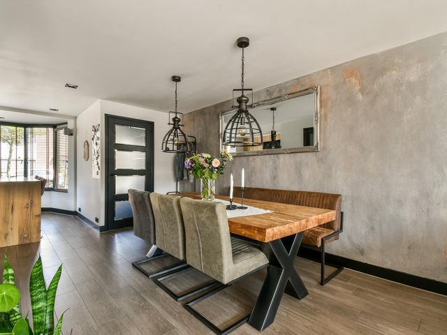 Lindholm 182, Hoofddorp