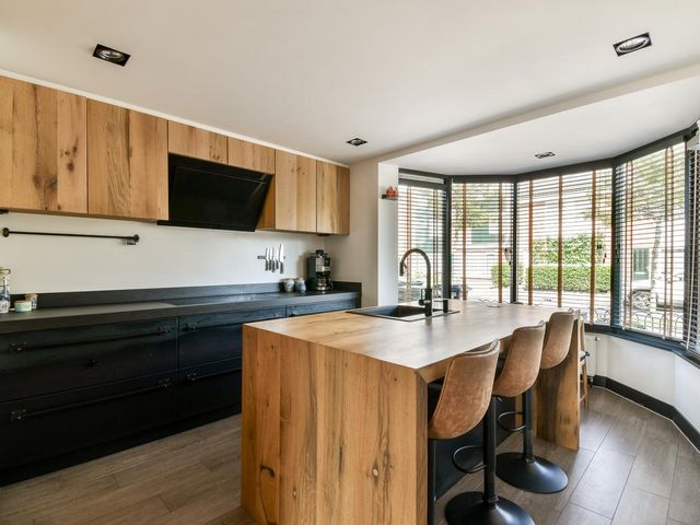 Lindholm 182, Hoofddorp