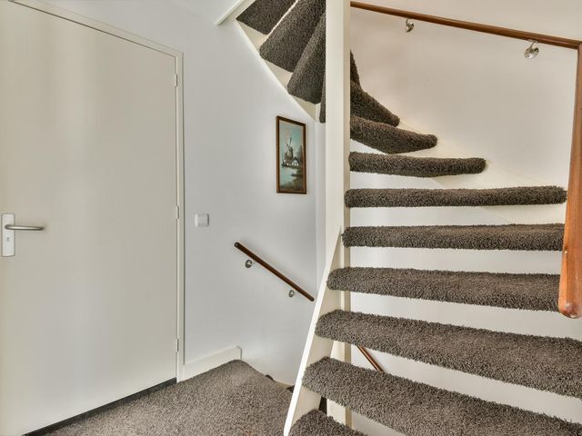 Lindholm 182, Hoofddorp