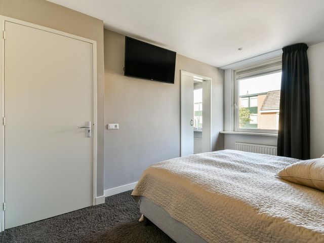 Lindholm 182, Hoofddorp