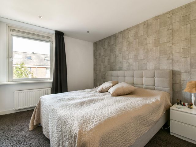 Lindholm 182, Hoofddorp