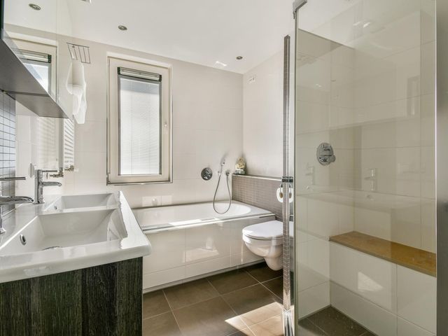 Lindholm 182, Hoofddorp