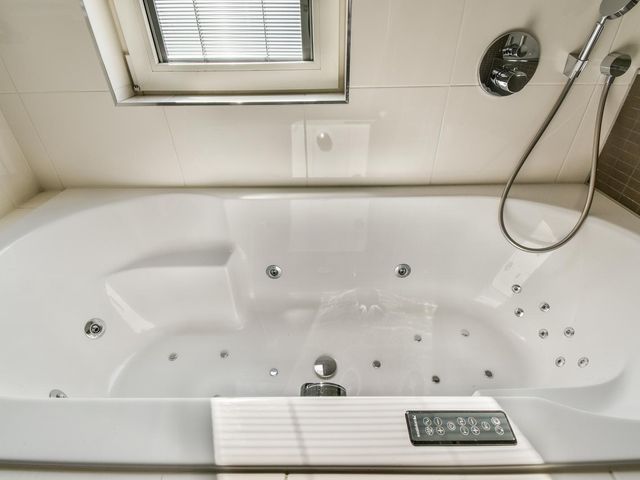 Lindholm 182, Hoofddorp