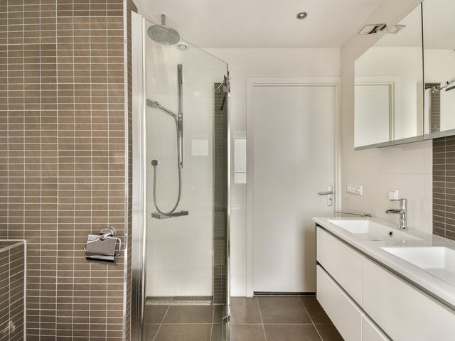 Lindholm 182, Hoofddorp